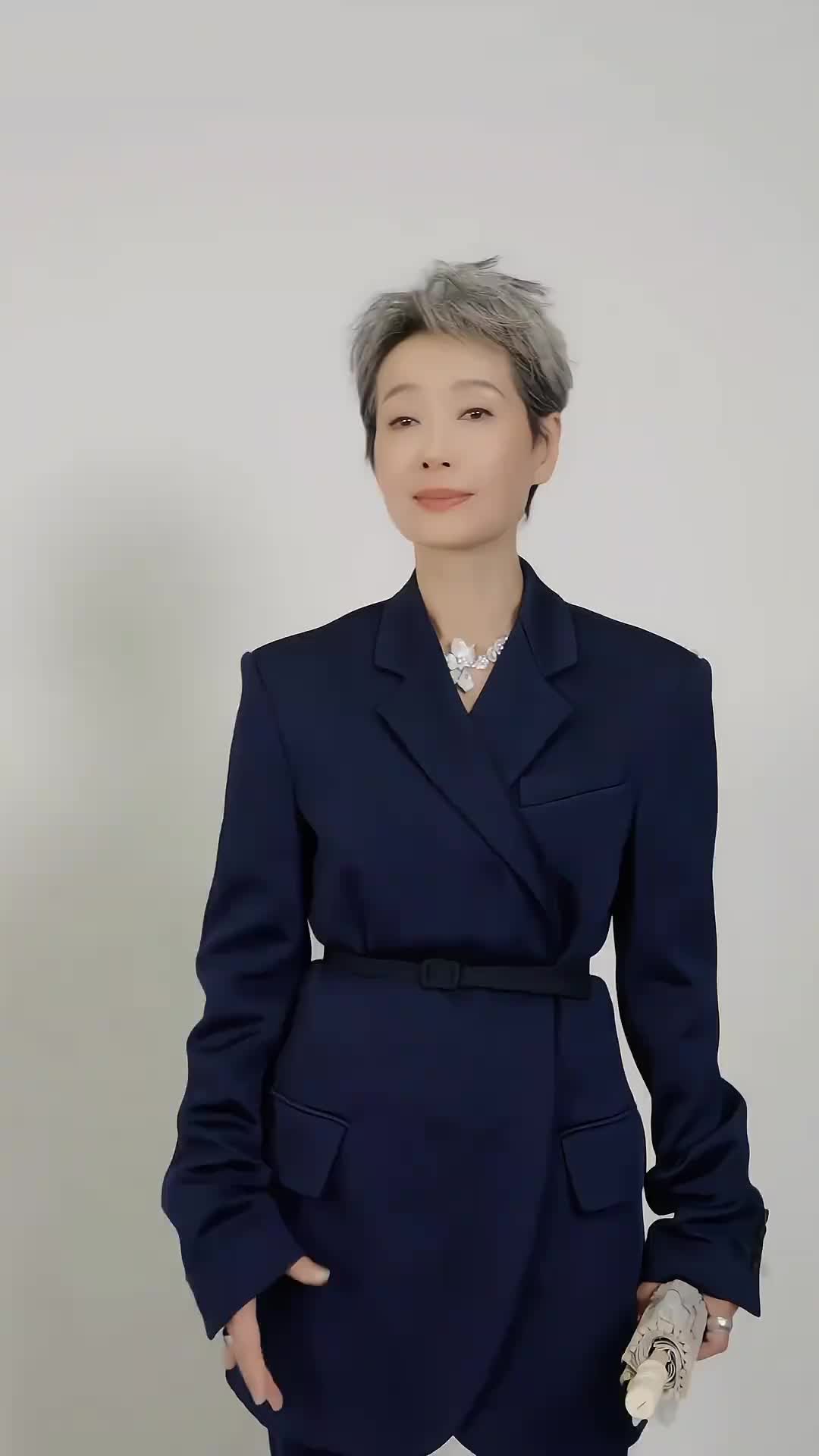 《新白娘子传奇》30年演唱会，赵雅芝叶童同框再现送伞名场面