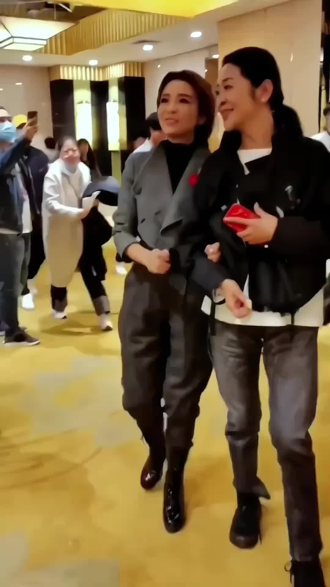 春晚再也见不到的9位主持人，看看都有谁你更怀念谁