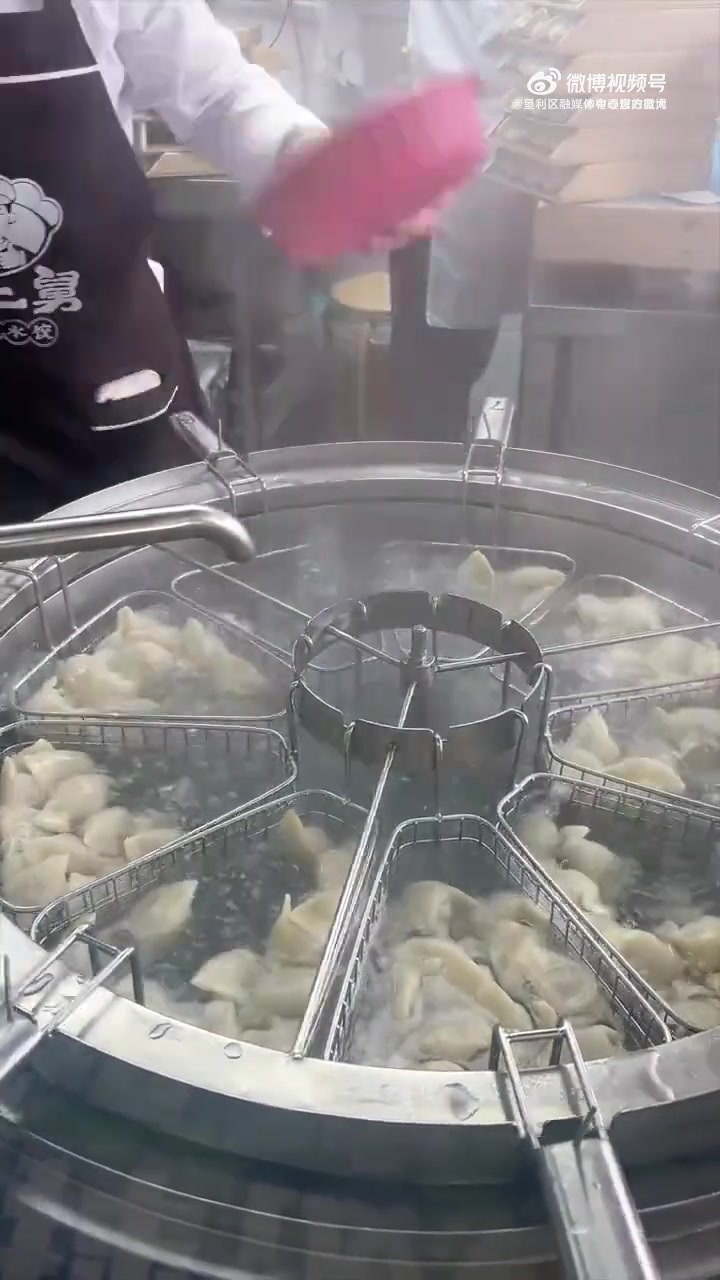 我生意不好是因为没有快速出饺的炉子吗是因为没顾客！