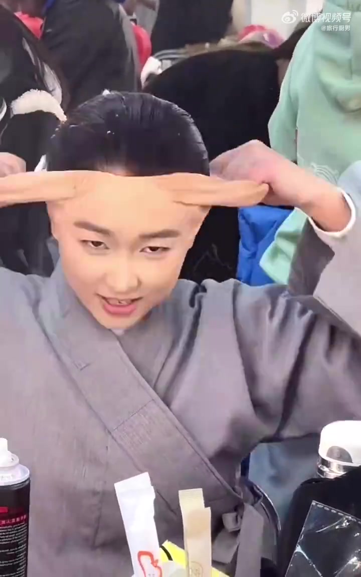 原来影视剧中的光头妆造，竟然是整了个头套
