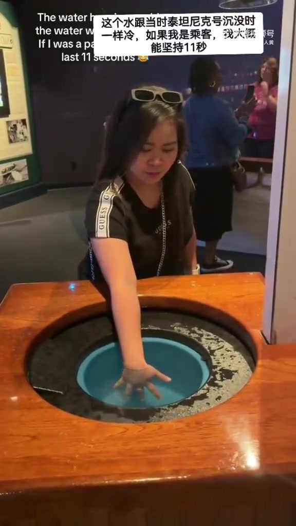 外网挑战！在泰坦尼克号沉船时的海水温度里能撑多久！