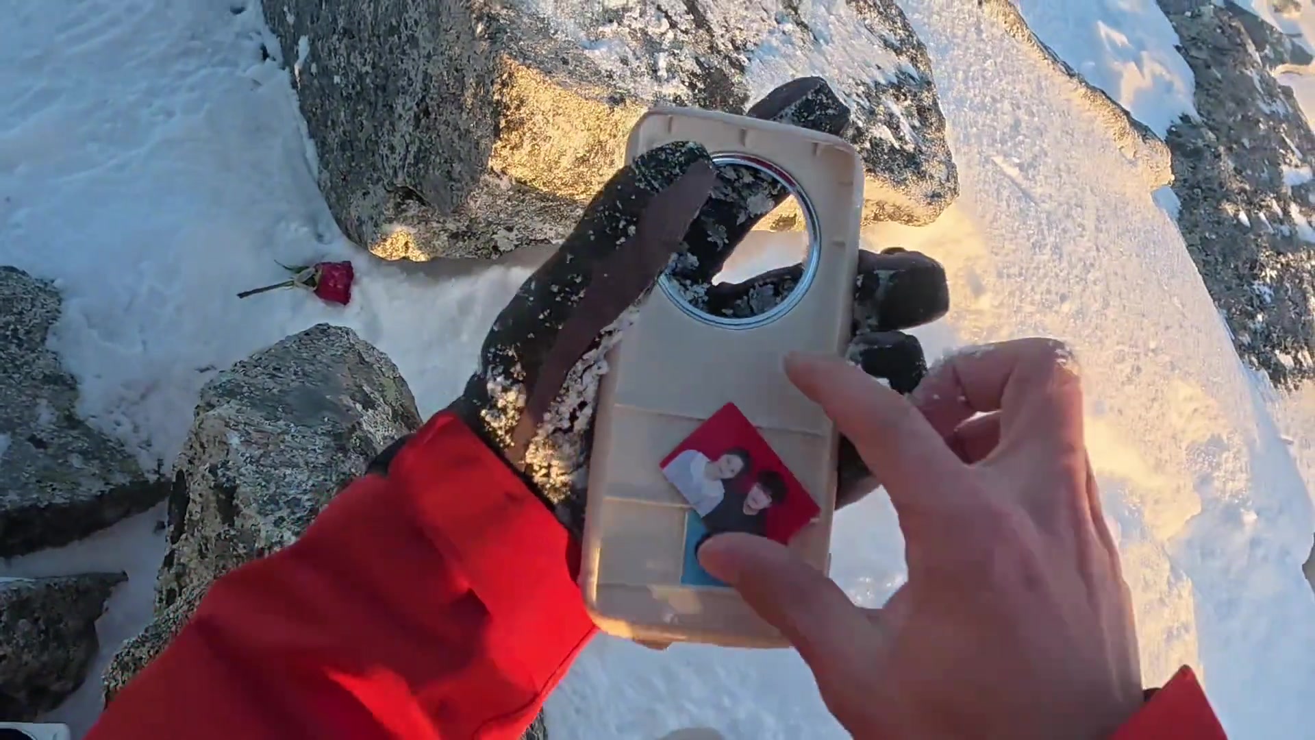 分手门槛这么高网友将自己和女友的合照留在了5200米雪山