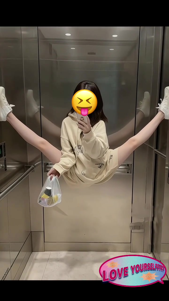这坐电梯的姿势真是没谁了