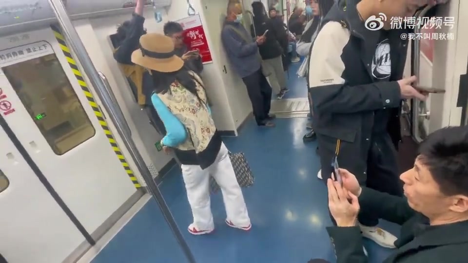 只要她不尴尬，尴尬的就是别人