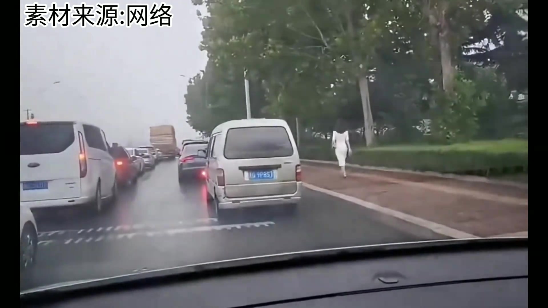 “五菱走走！准备封烟！准备开车！”