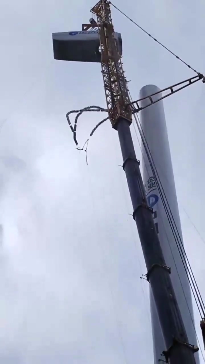 突遇大风，希望高空作业人员能安全下来