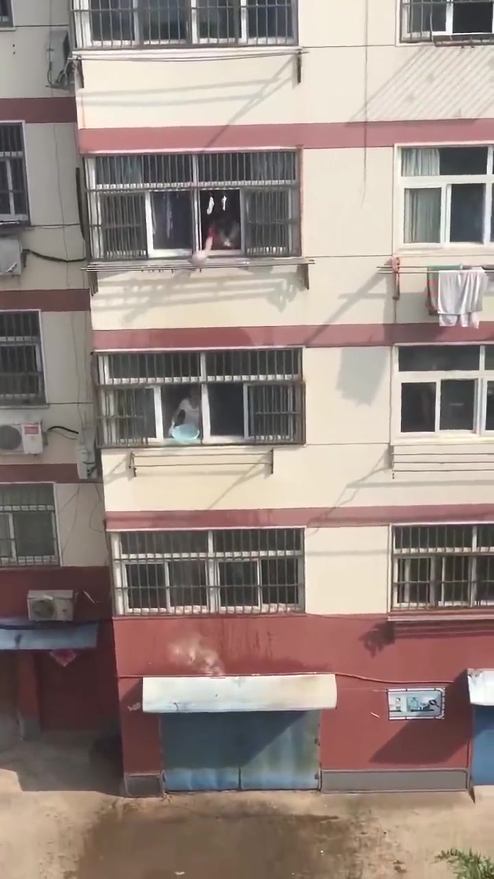 大家给出出主意，楼下怎么才能赢