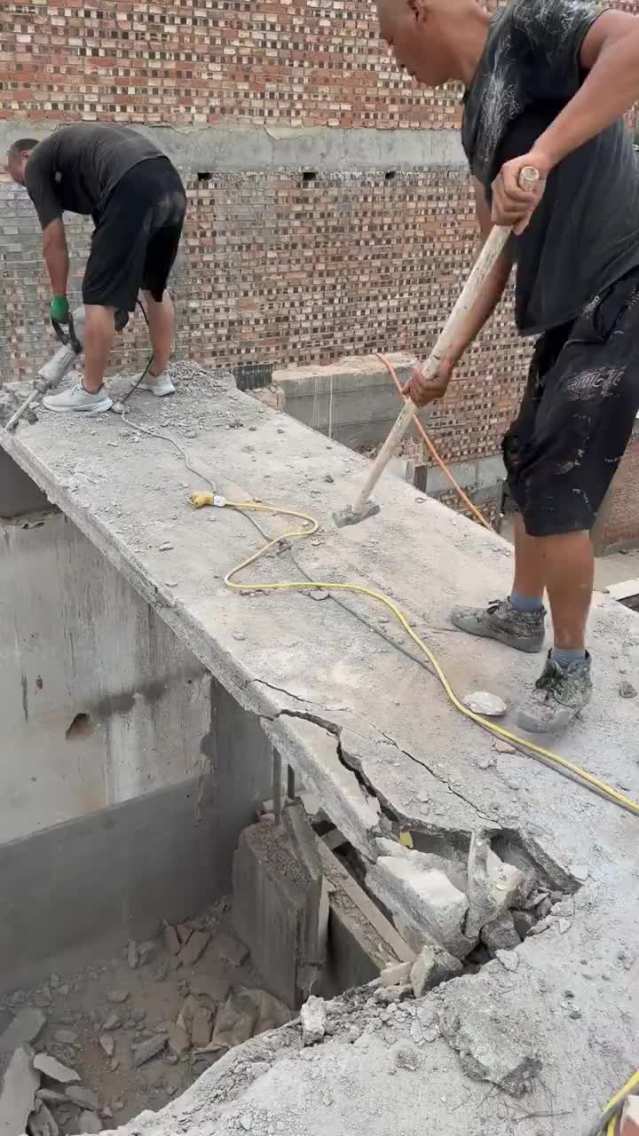 每一下都砸在老铁的医保卡上！