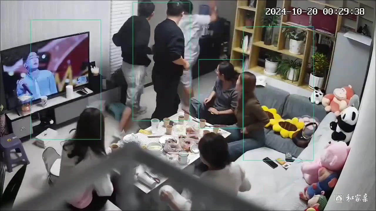 论聚会中出现意外每个人的反应