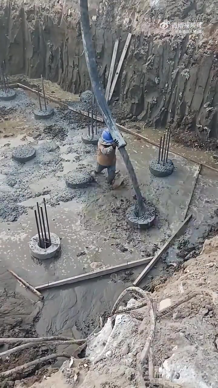 自建房混凝土地基浇灌！大家觉得这样浇牢固吗