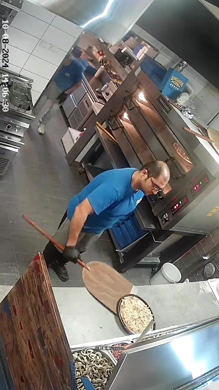 我知道了要拿着饮料才能起来