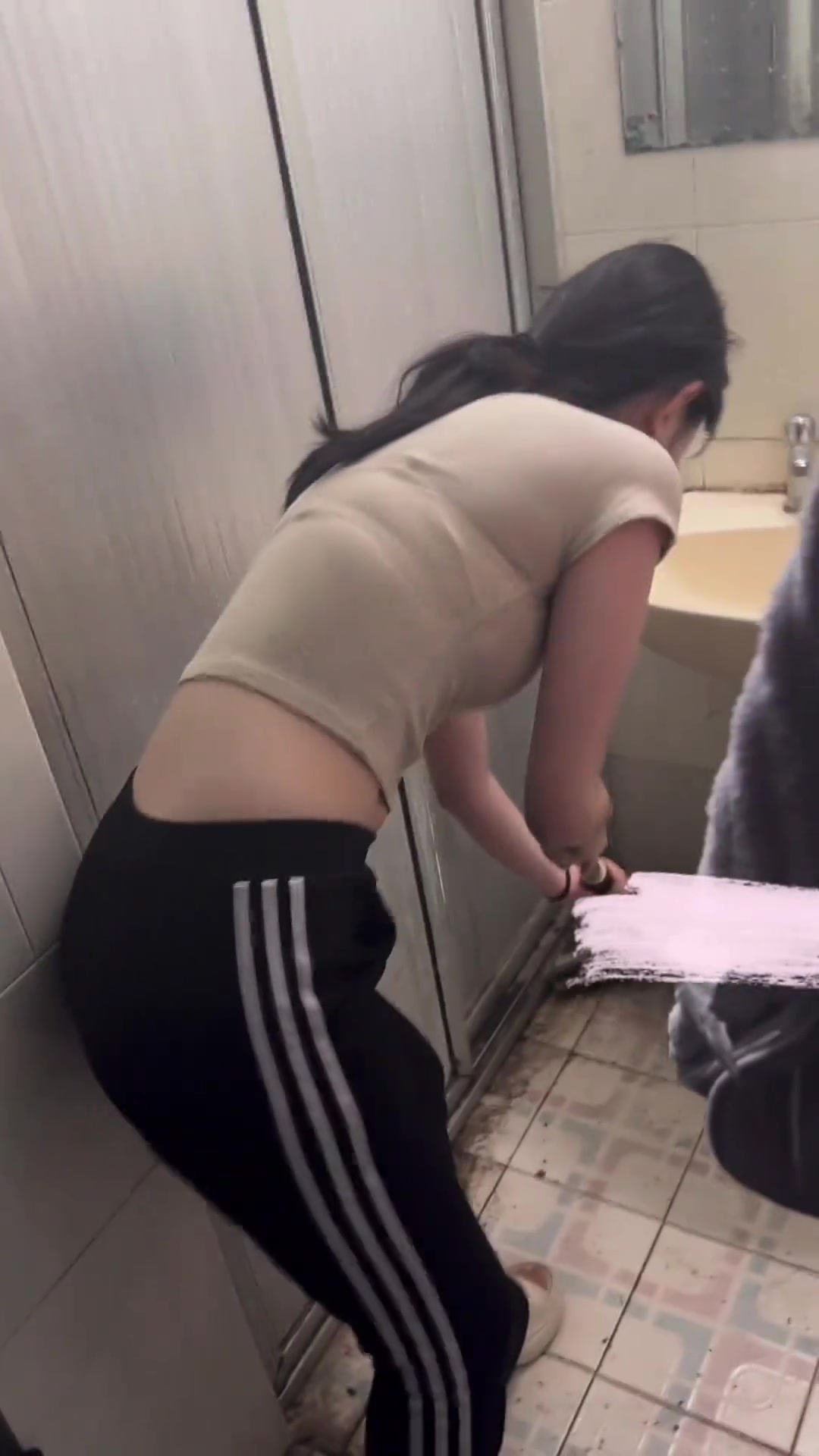 女生宿舍的卫生间也这么差吗