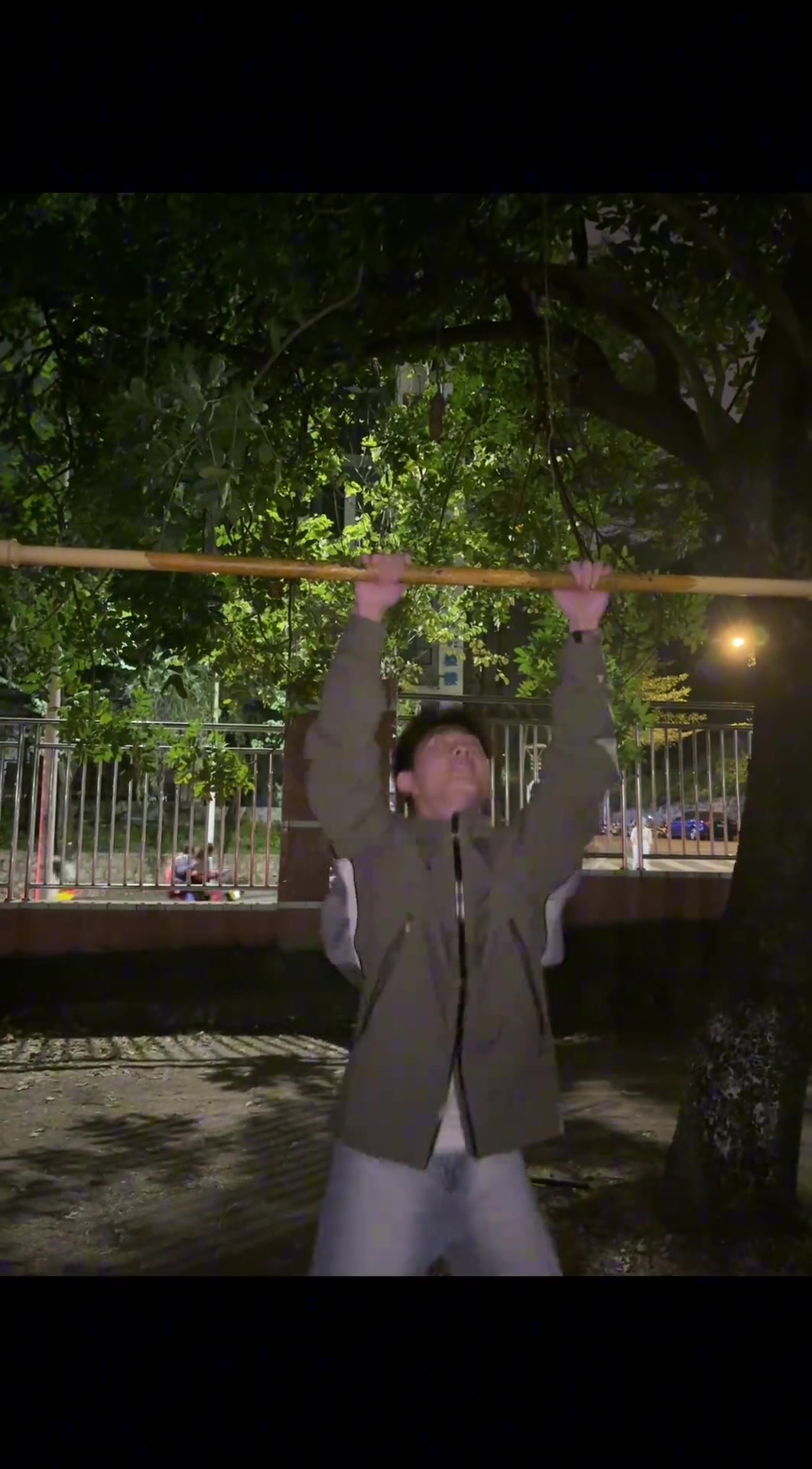 挑战引体向上击掌，简直毫无剪辑痕迹！