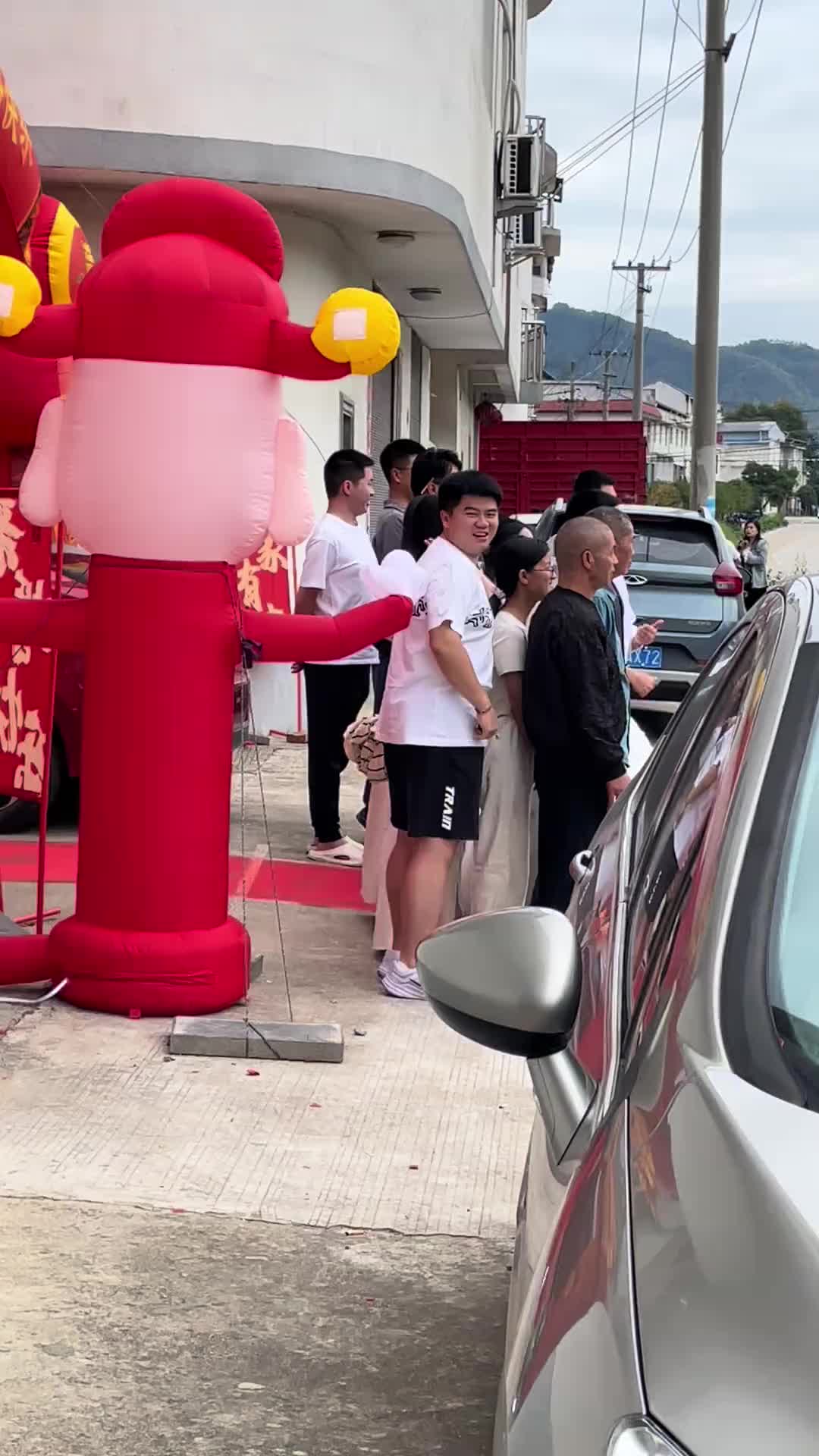 财神爷今天见的人不是你不是你，走开啦！