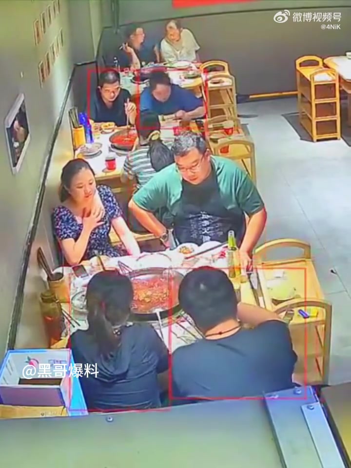 这种易怒的人真的很可怕！！！！害人害己！！