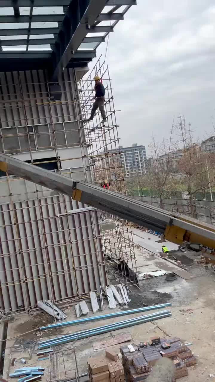 安全带的重要性体现出来了，马上一年又快过年了，在外要注意安全