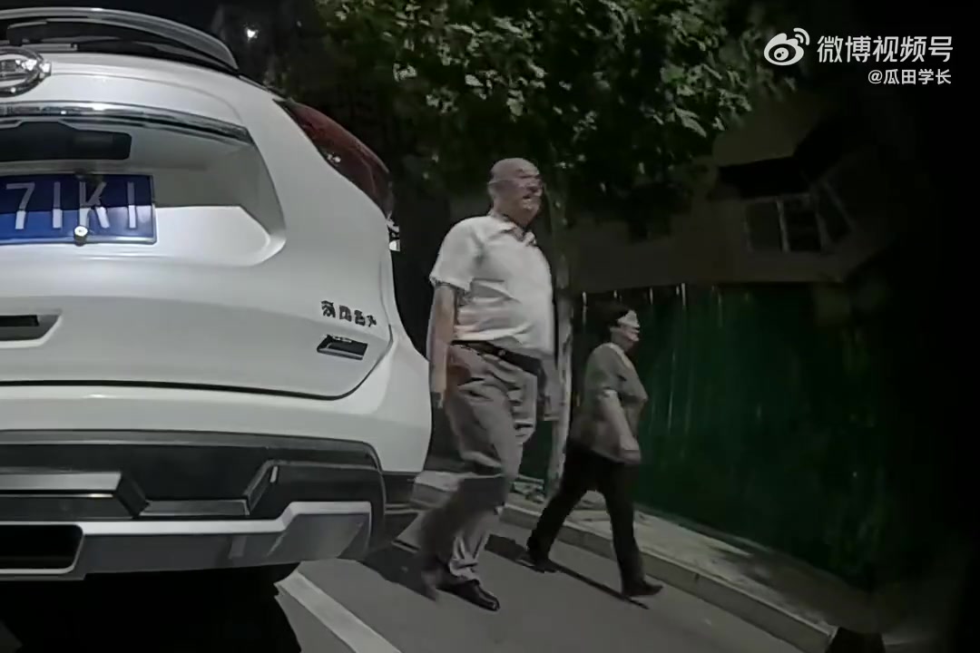 这是手有多欠，才能干出这种事情，心里极度扭曲！