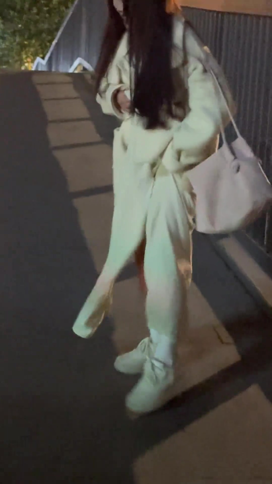 大街上穿裤子，这辈子，你是我见过的第一人