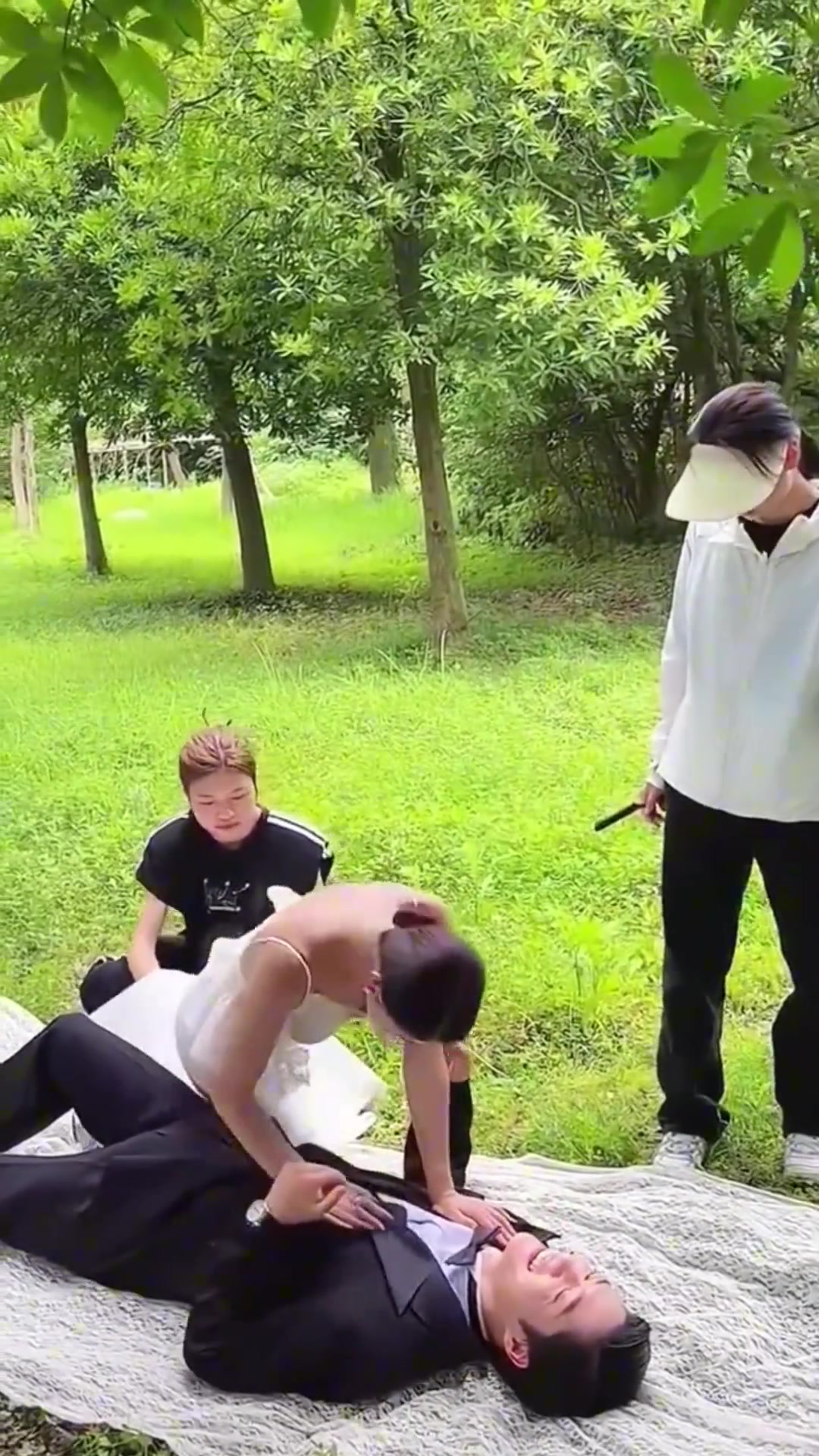 这是什么拍照姿势啊我以前怎么都没见过！！