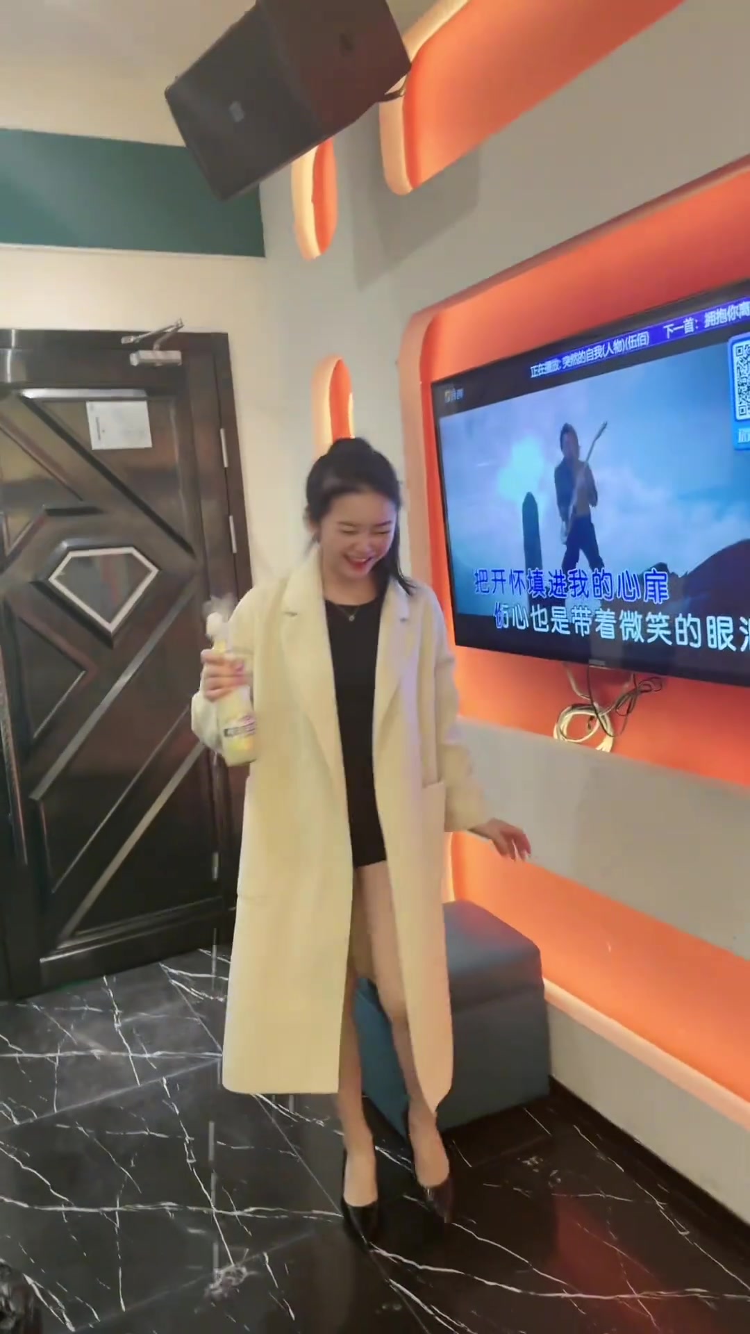 玩归玩闹归闹，KTV里别拍照！！