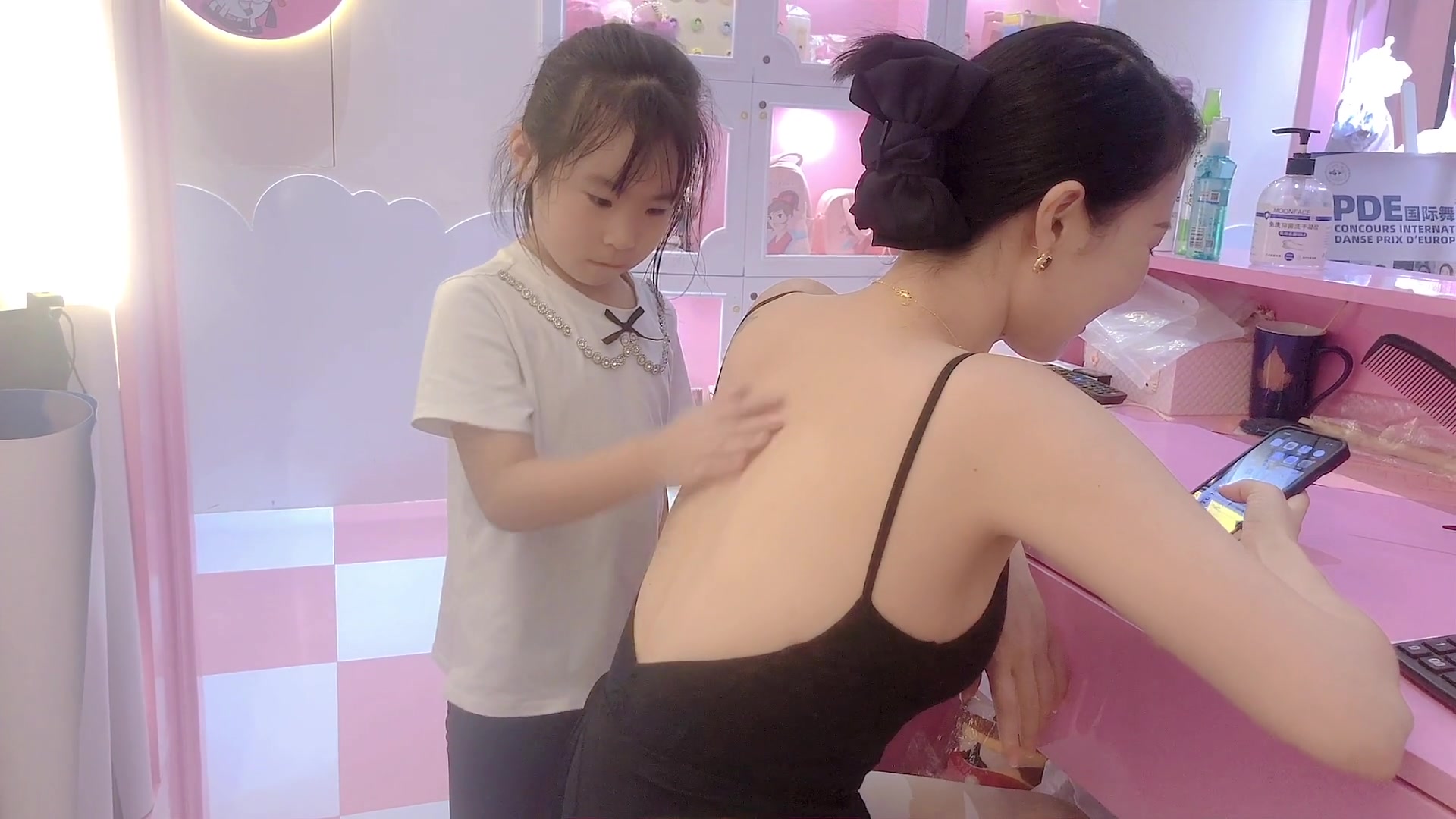孩子还小，不懂的干活，让我来！！