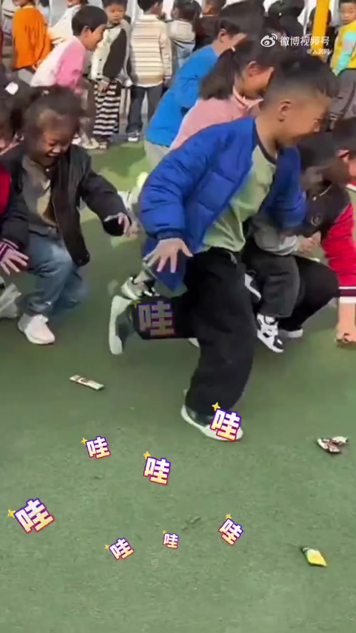 磕到了！婚车遇上百子送福有多甜！