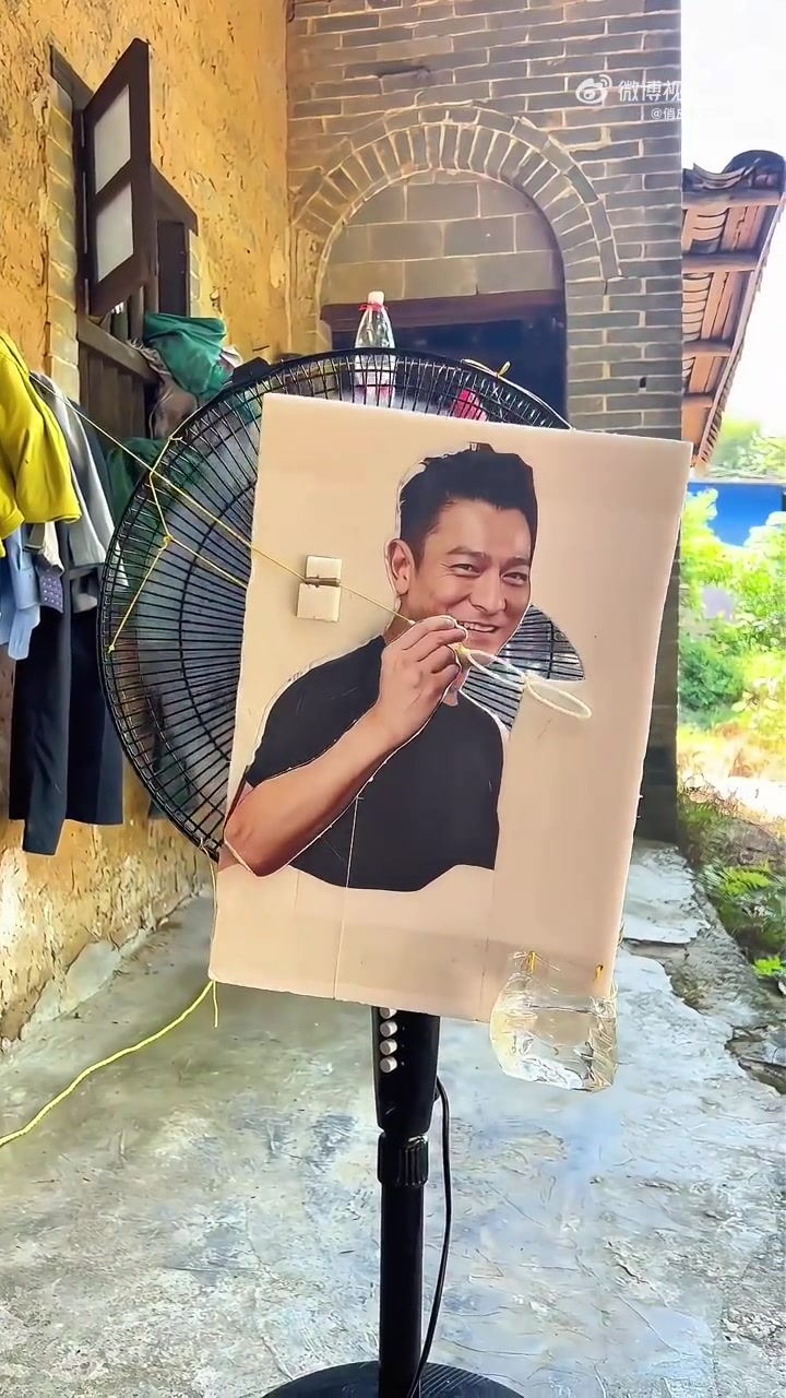 华仔吹泡既然买不到门票，我只好在家看你吹泡泡了