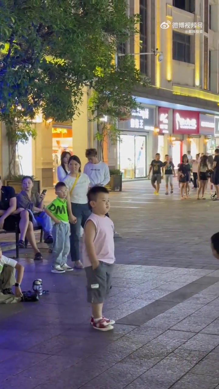 那年我双手插兜，不知道什么是对手！