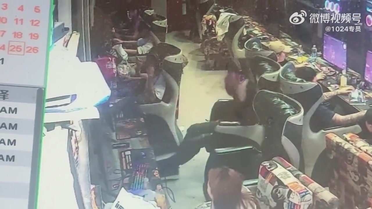 砸没事，赔钱就行，希望付钱的时候也能这么霸气