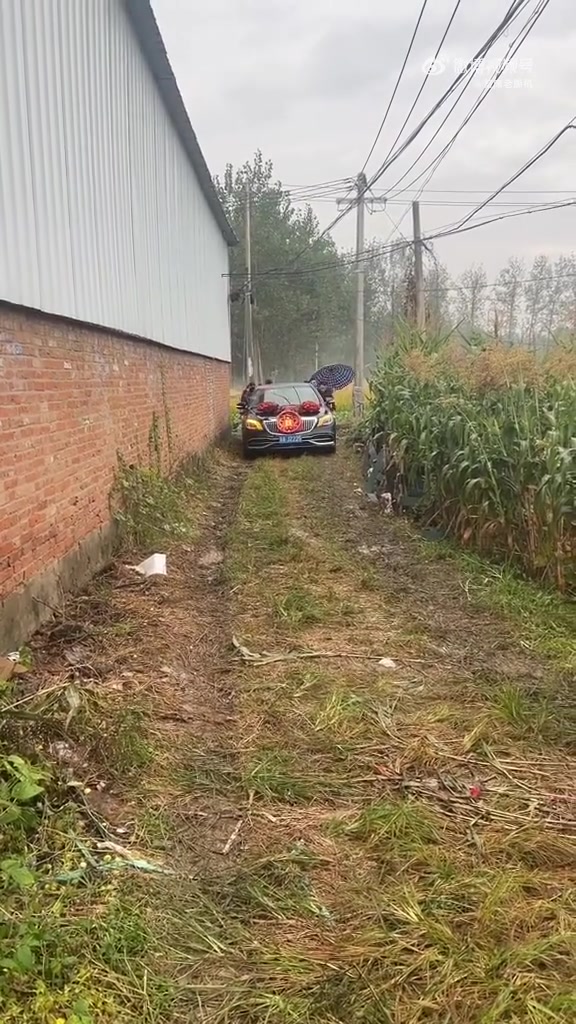 路况在迈巴赫面前都不重要，就是想问下，这囍字是谁设计的