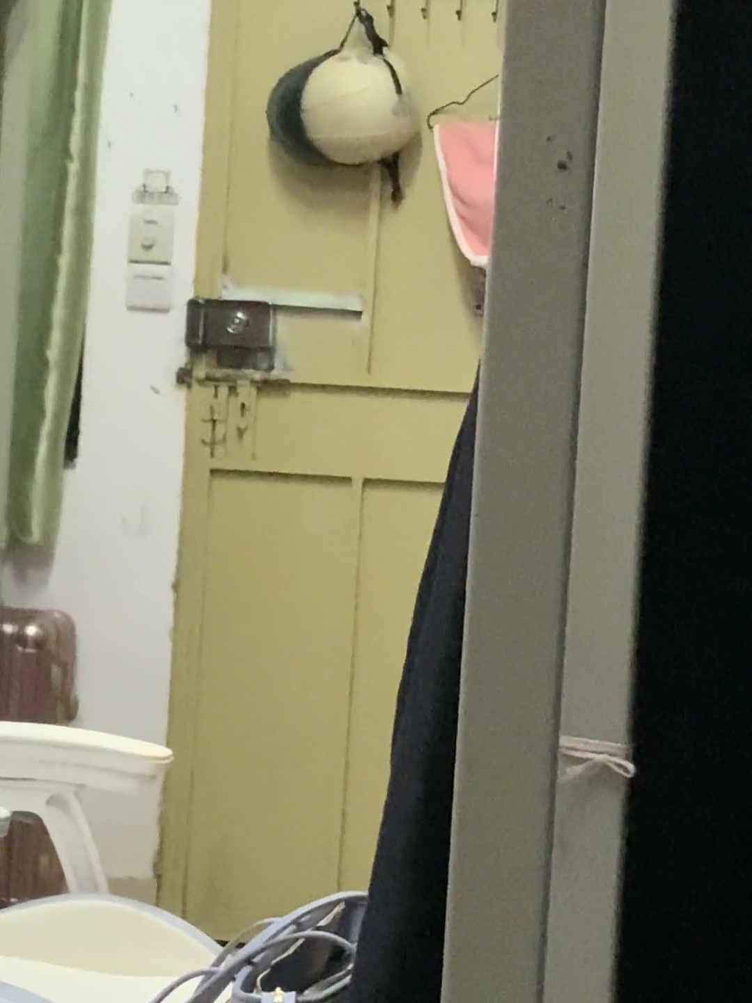 大学有一个搞直播跳舞的舍友是种什么体验