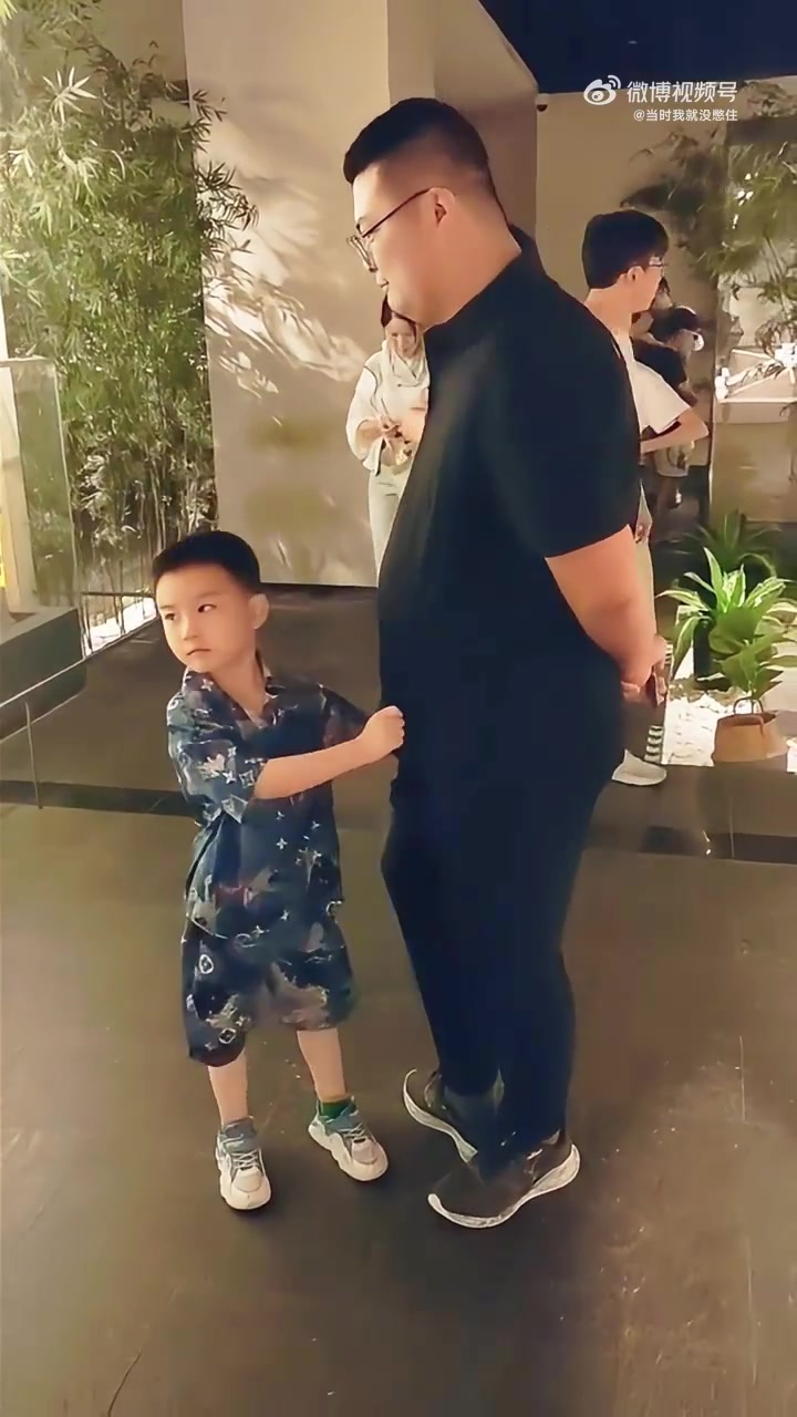小孩哥：跟我爸一样有弹性