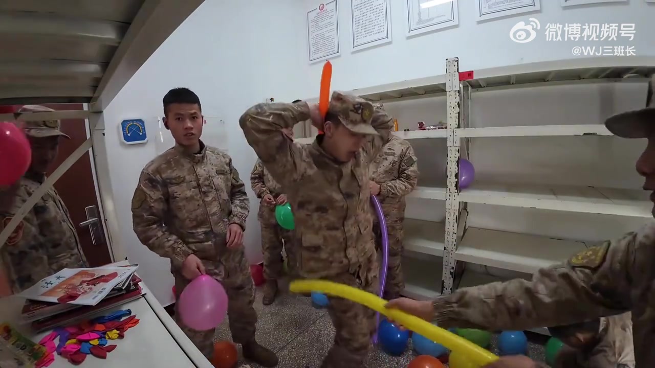 1！5！军训期间筹备新生晚会，男生扭起来就没女生什么事儿了