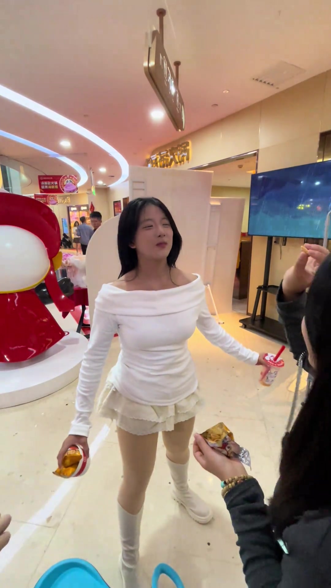 还是女生们会玩啊，这小游戏看着不太对啊