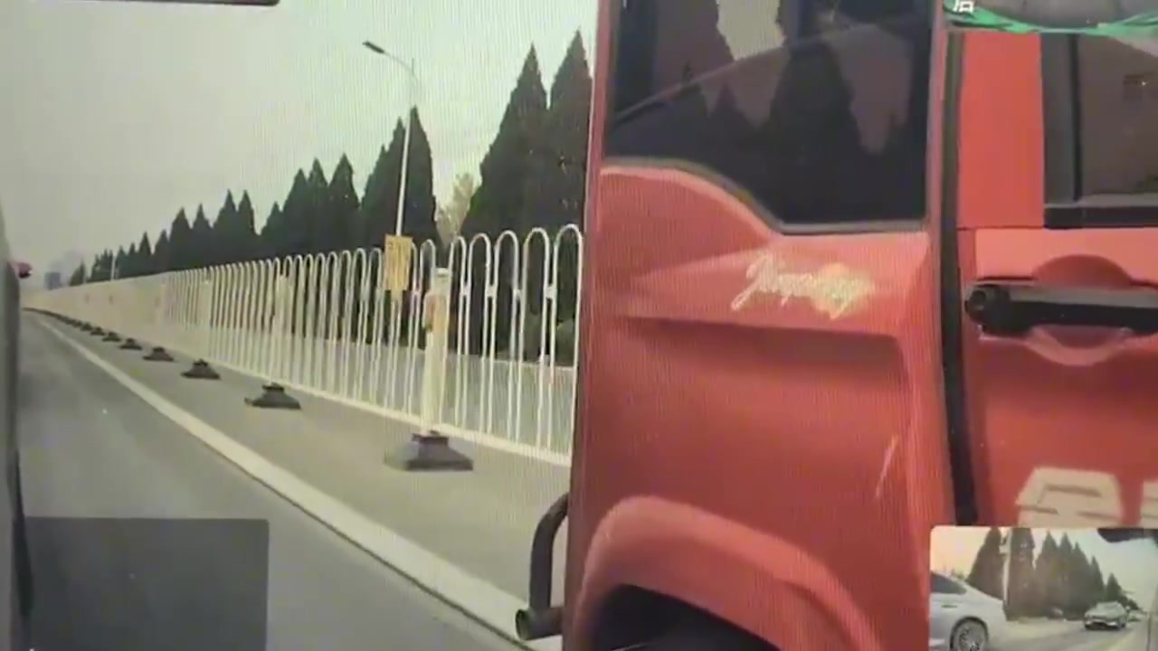 哈哈哈，绊倒铁盒