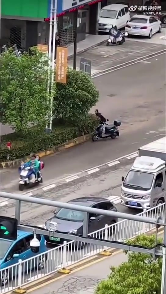 为了遵守交规，我做的还行吧