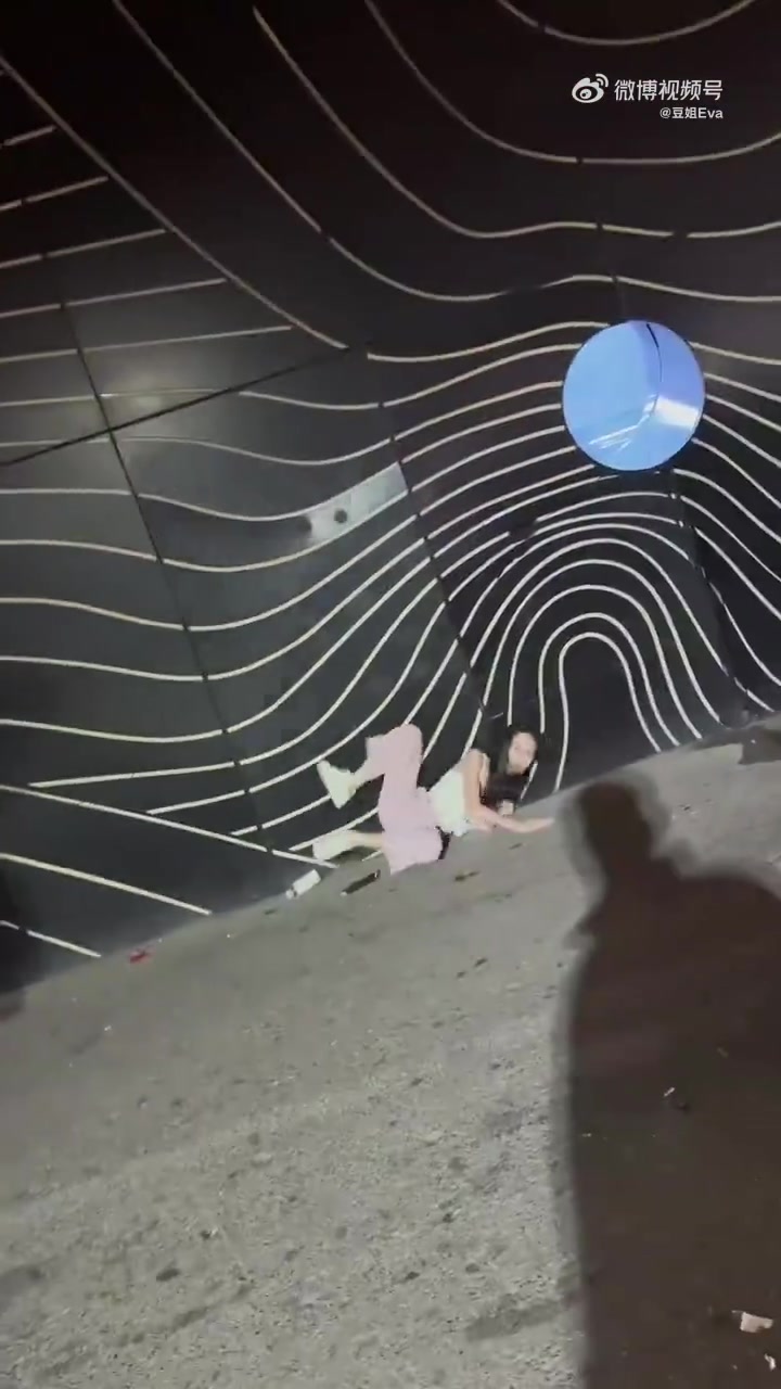 以前看到这种还同情，现在一点也不同情！！