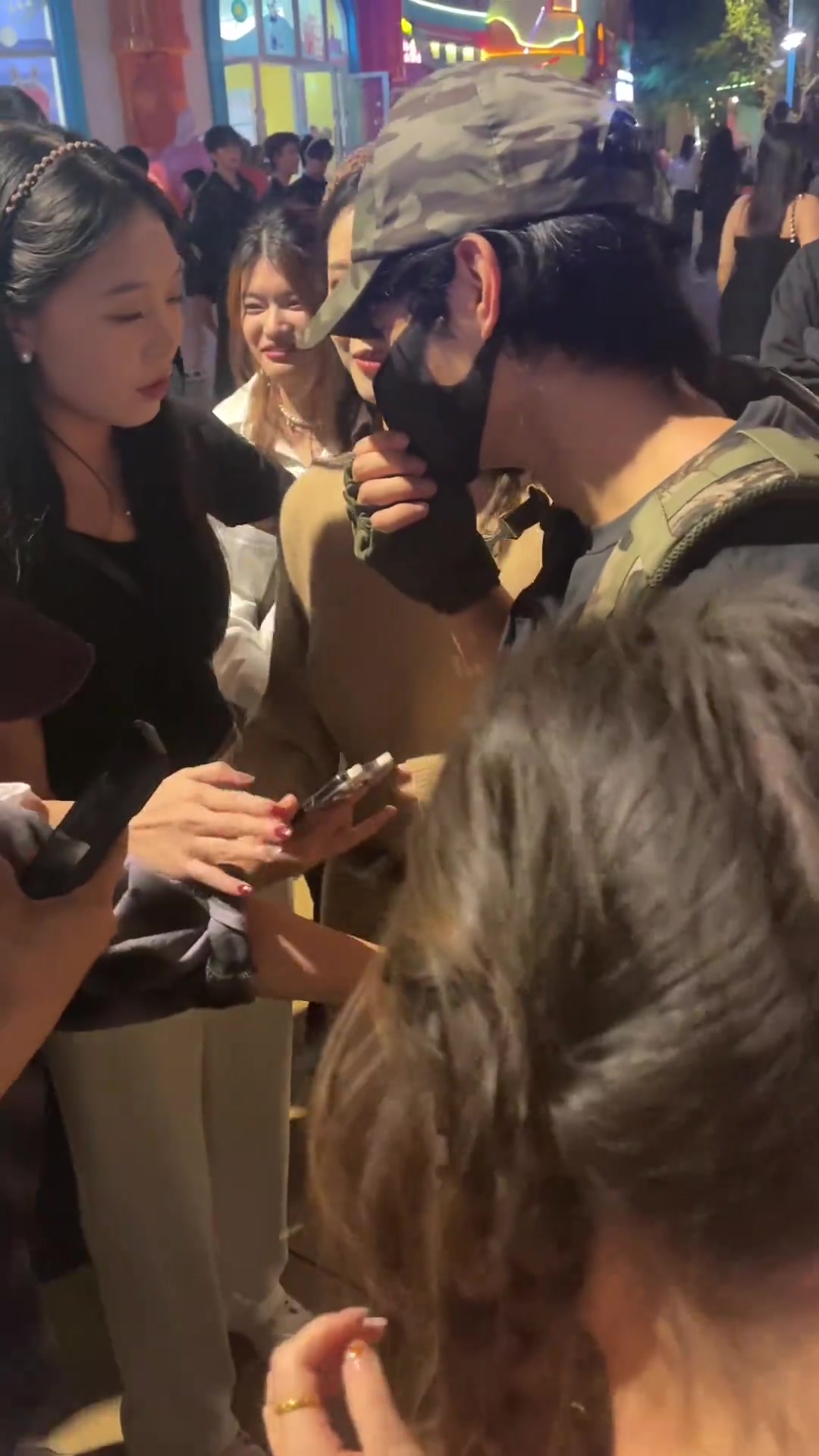 男生快去练肌肉吧！小姐姐们就喜欢这种