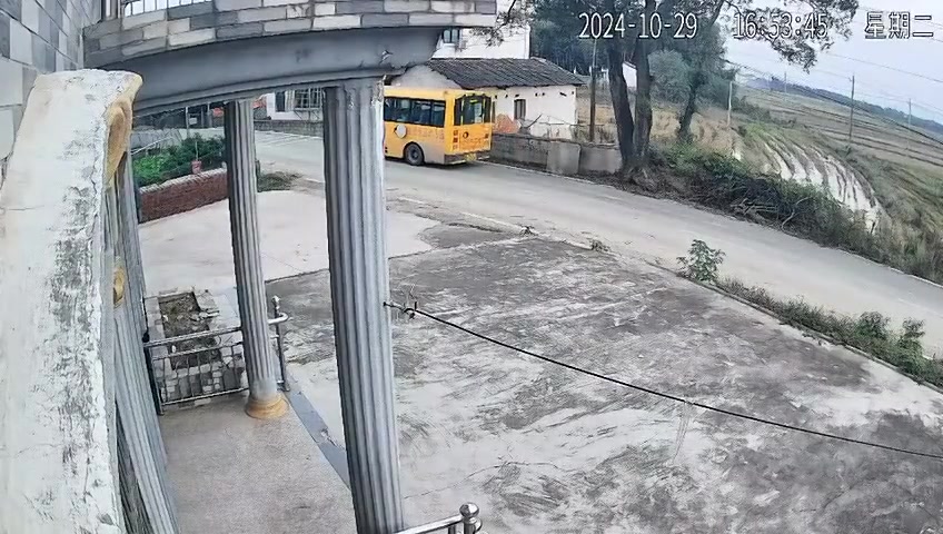 问下各位，这种情况校方有责任吗