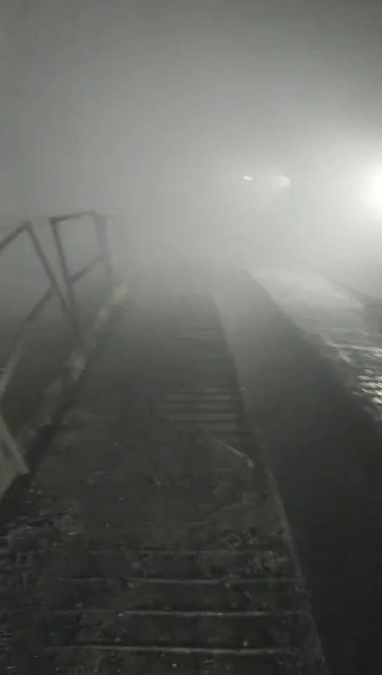 碰到鬼打墙了，高德地图把我带进了一个未开通的隧道
