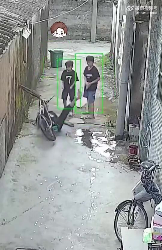 笑是忍不住，上去帮忙是素质