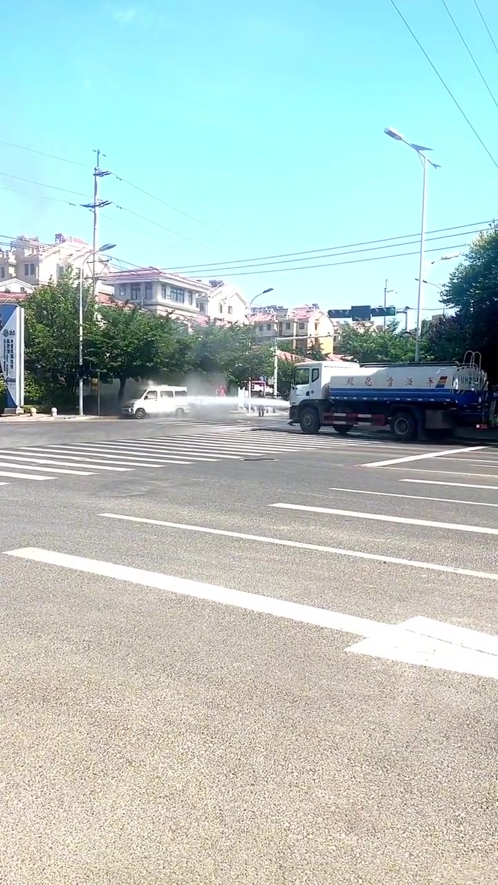 洒水车：还搞了个兼职
