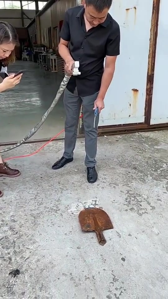 这要是不小心碰到皮肤会怎么样，感觉会很严重