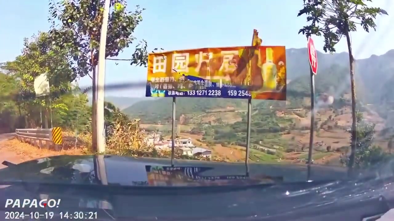 超车都不试探看一下啊，就直接拐还是实线