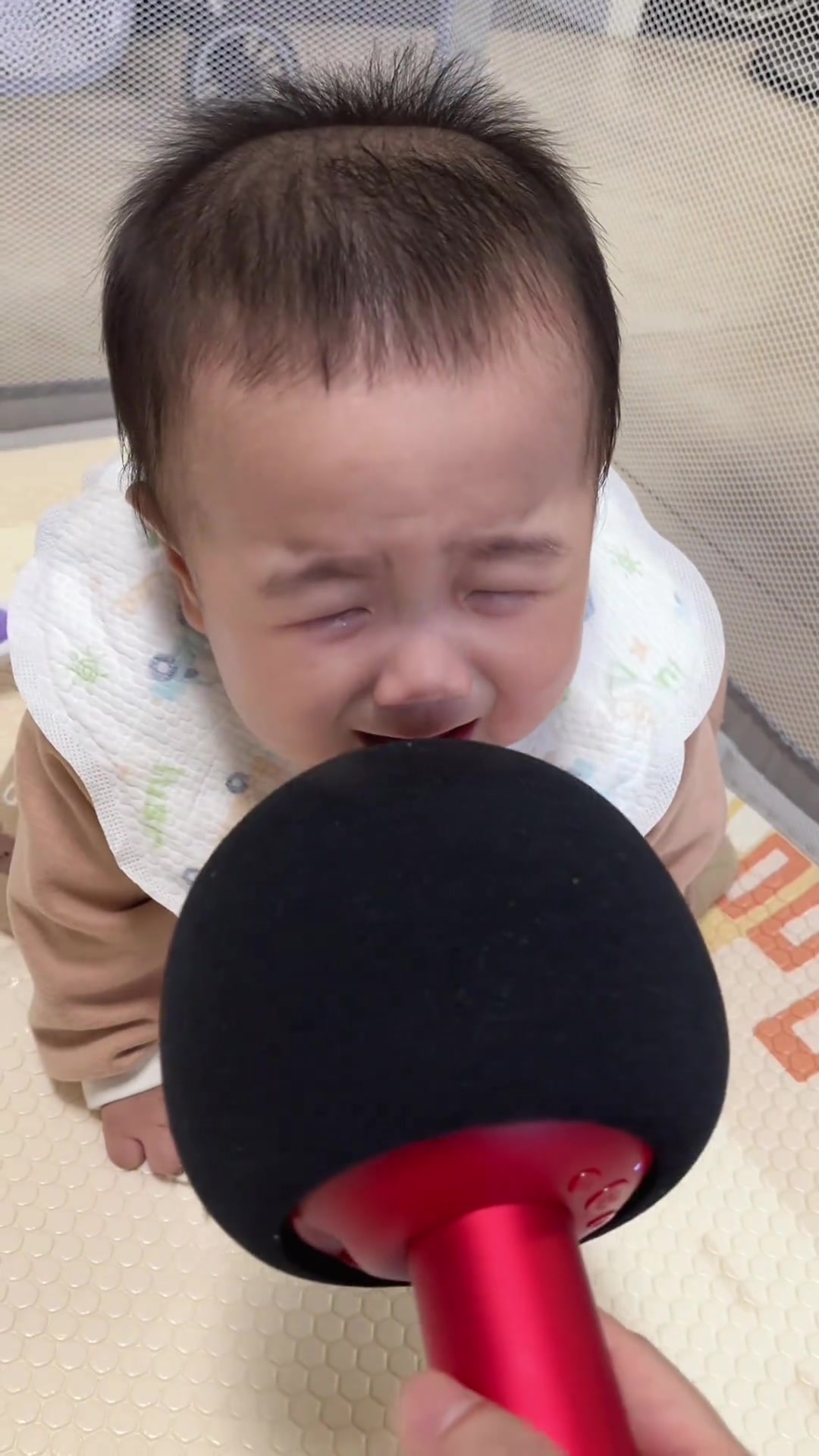 幸好伸得快，不然就哭了