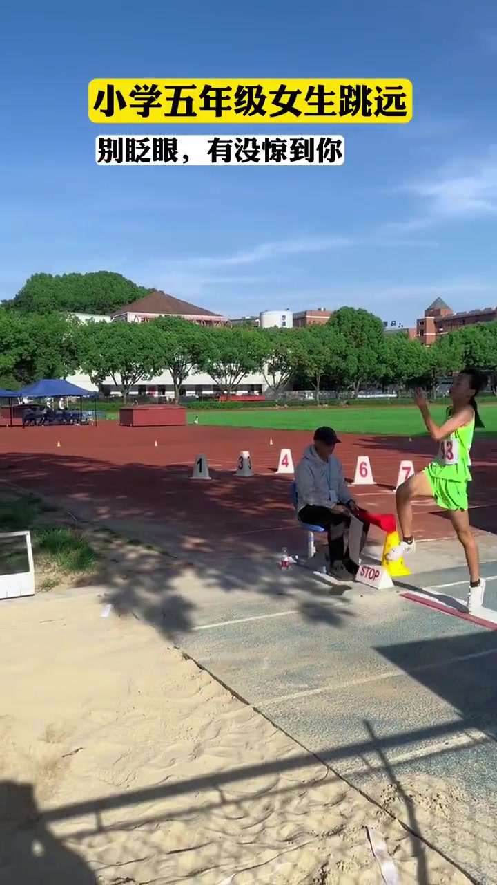 小学五年级女生这一跳上五米，动作太丝滑了！！
