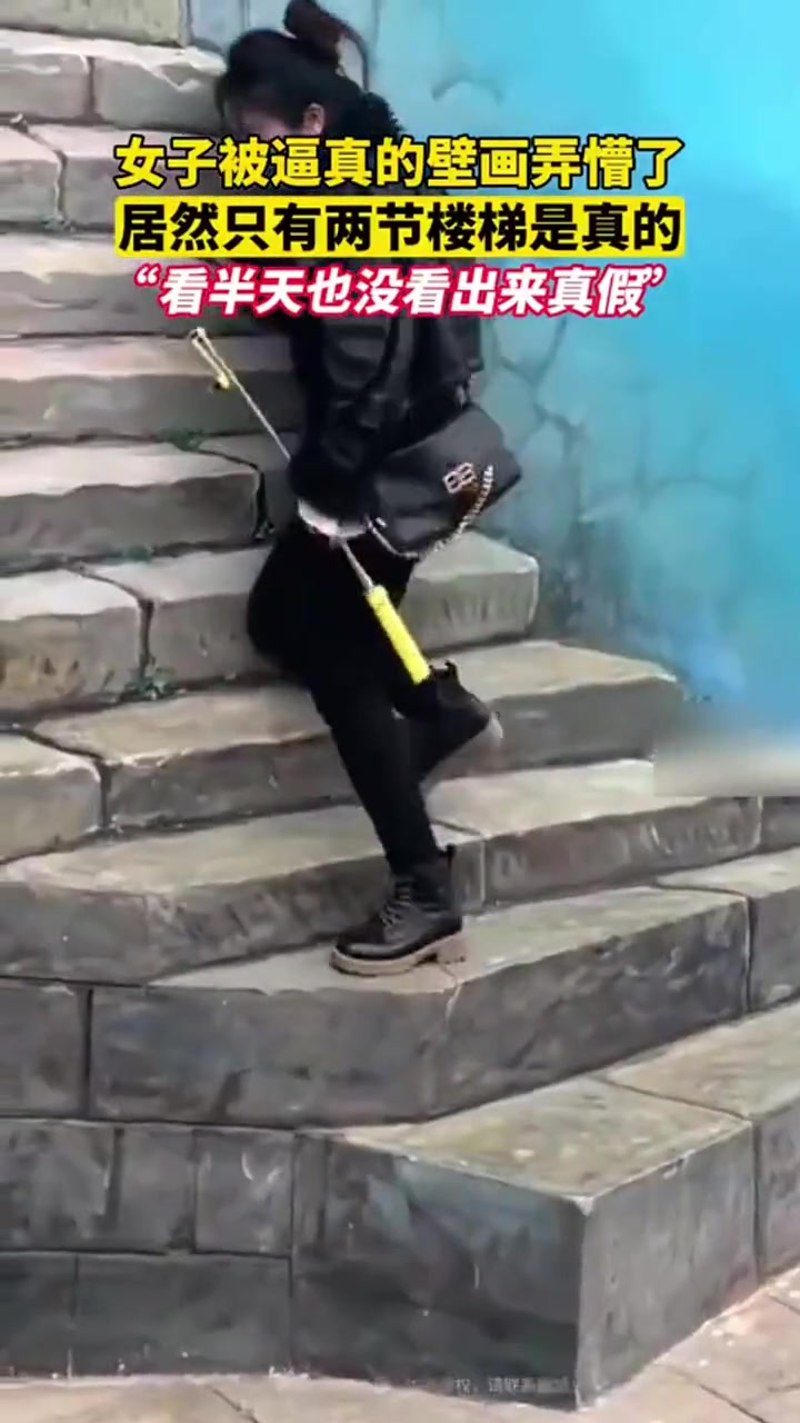不用脚踩用身体撞