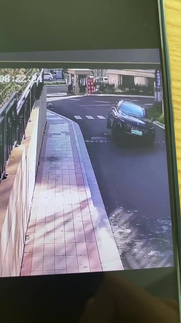 好家伙！这车弹跳力这么好