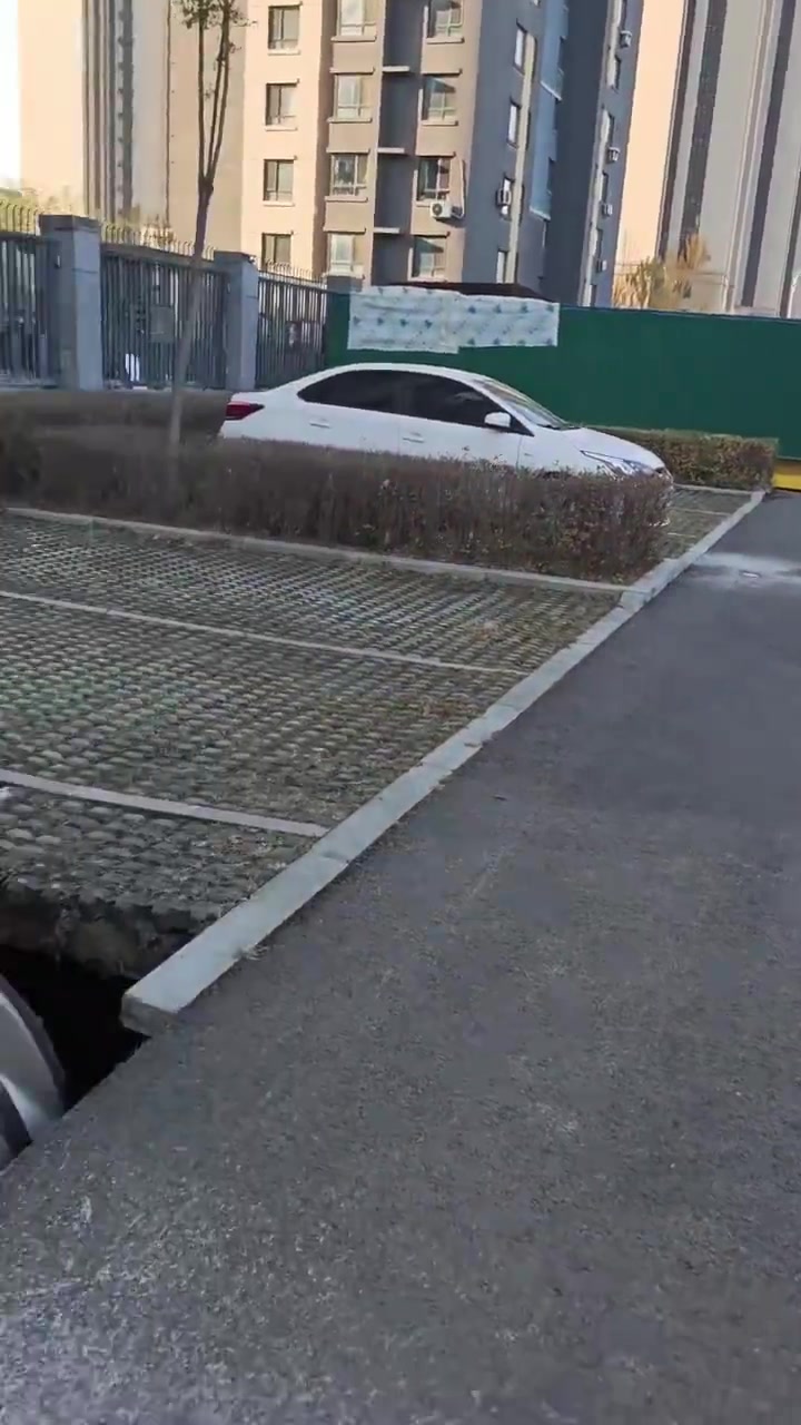 停车场坍塌