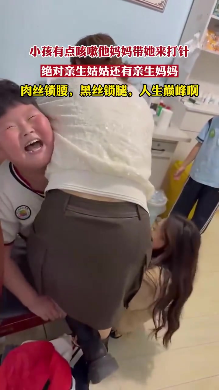 小孩有点咳嗽他妈妈带她来打针